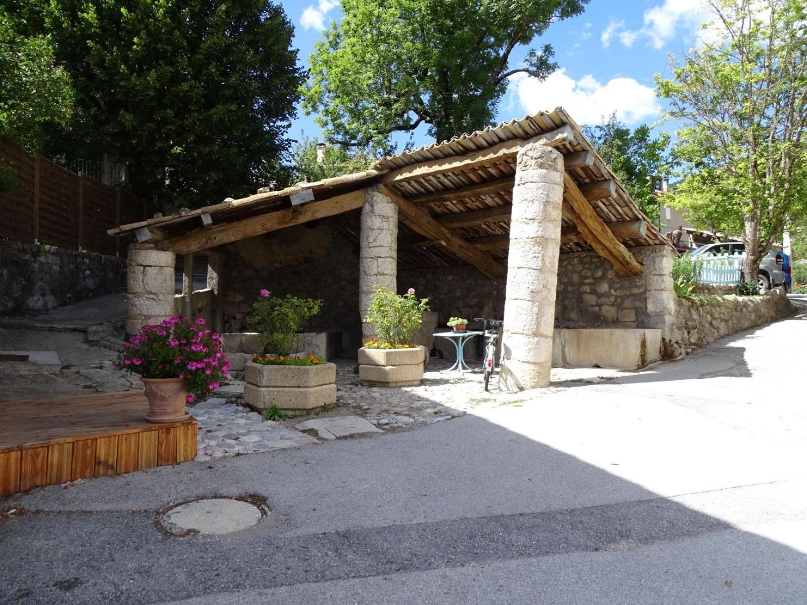Bed and Breakfast La Fischaumiere Soleilhas Экстерьер фото