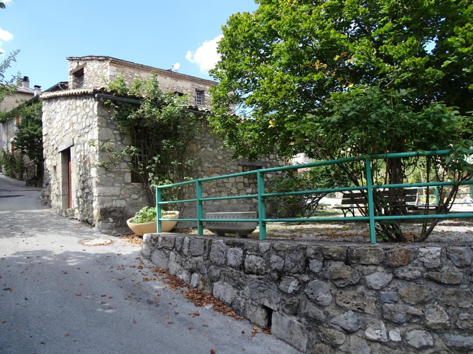 Bed and Breakfast La Fischaumiere Soleilhas Экстерьер фото